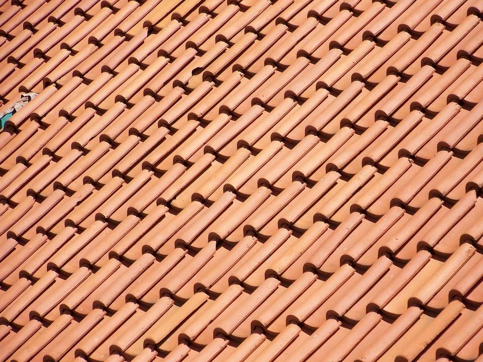 Clean clay tile roof